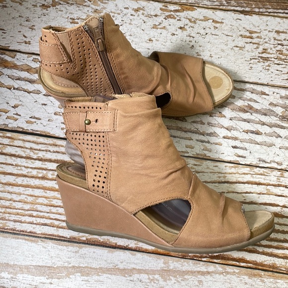 earth sweetpea sandal